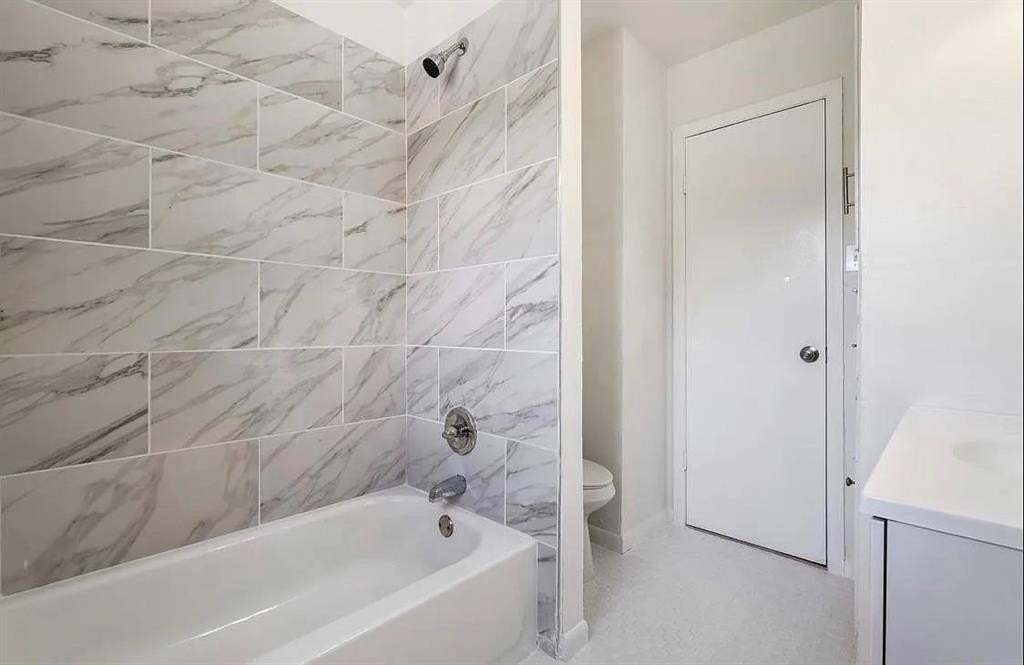 1529 E King St - Photo 5 of 13