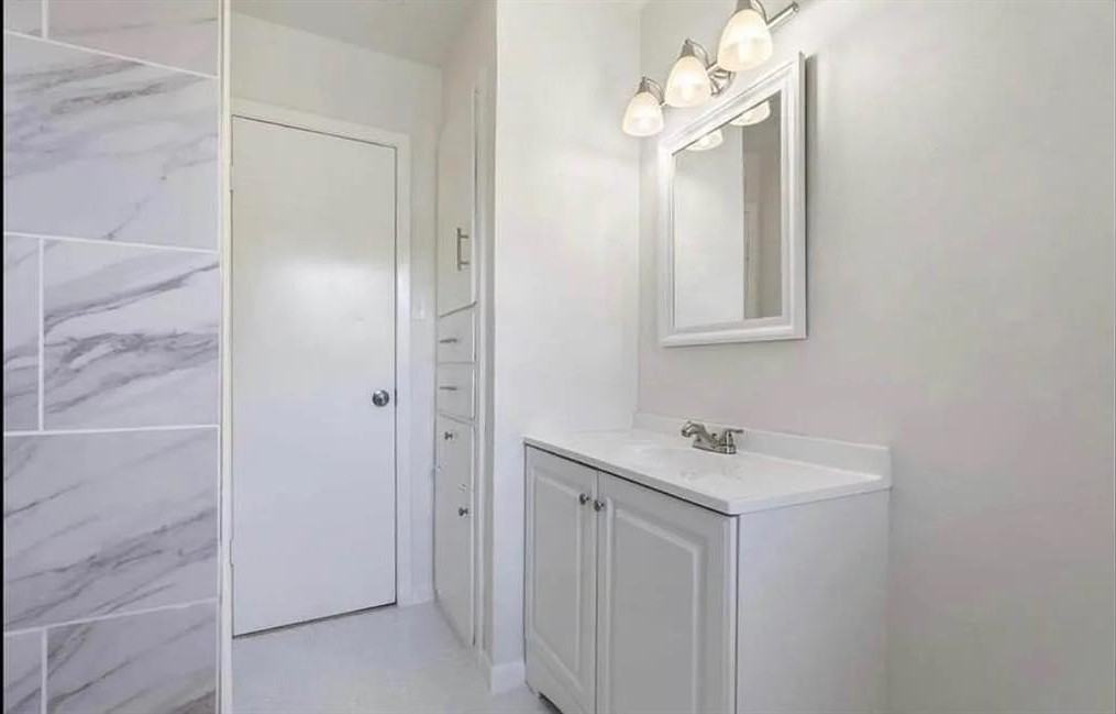 1529 E King St - Photo 7 of 13