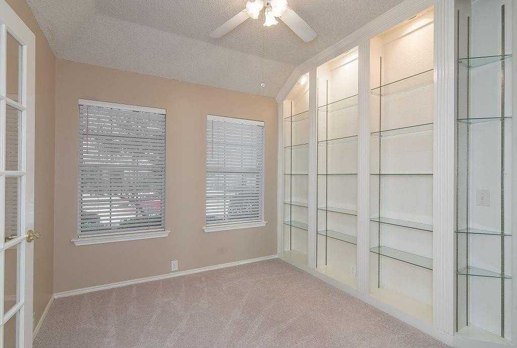 10212 Waters Dr - Photo 6 of 20