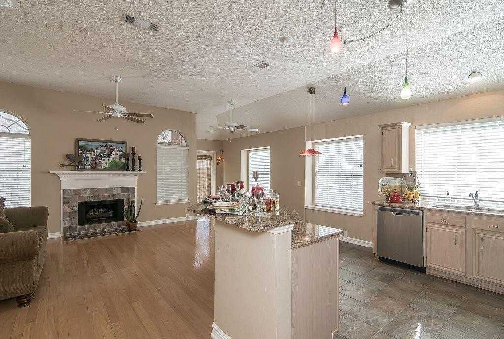 10212 Waters Dr - Photo 7 of 20