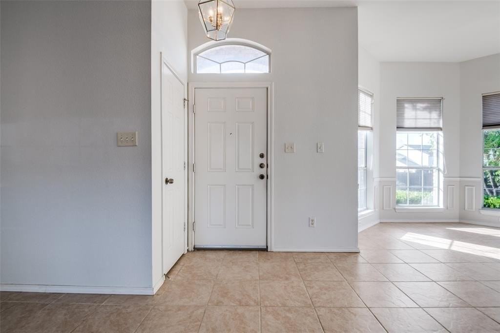 4500 Saddlebrook Dr - Photo 3 of 30