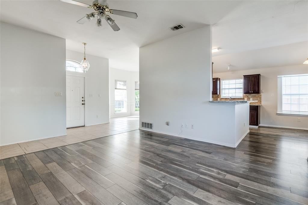 4500 Saddlebrook Dr - Photo 4 of 30