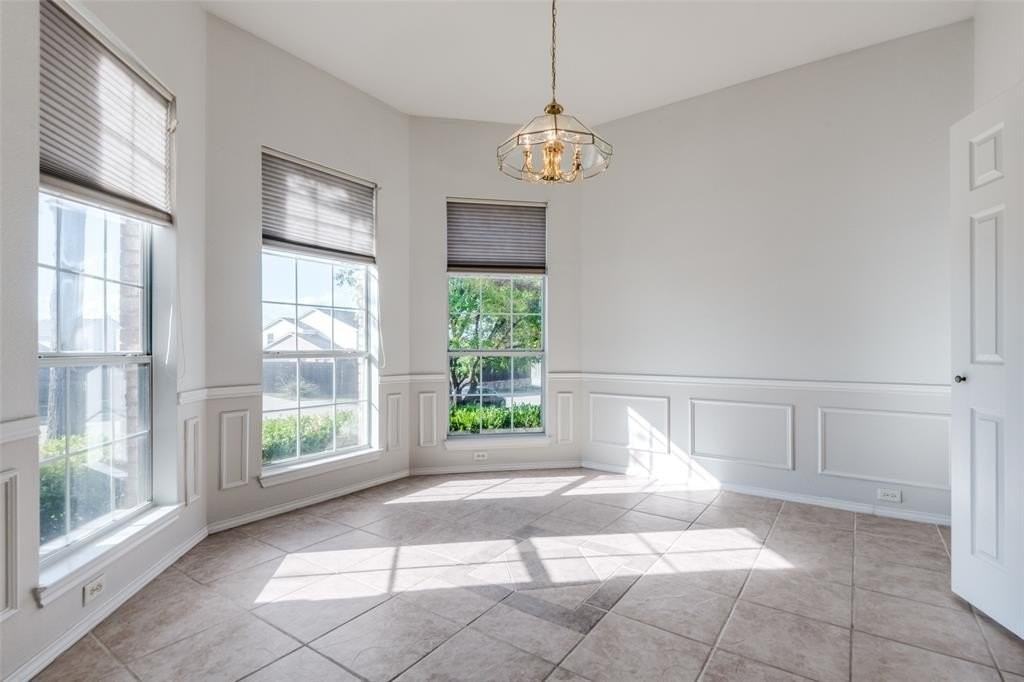 4500 Saddlebrook Dr - Photo 5 of 30