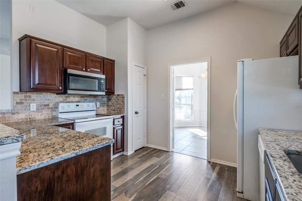 4500 Saddlebrook Dr - Photo 7 of 30