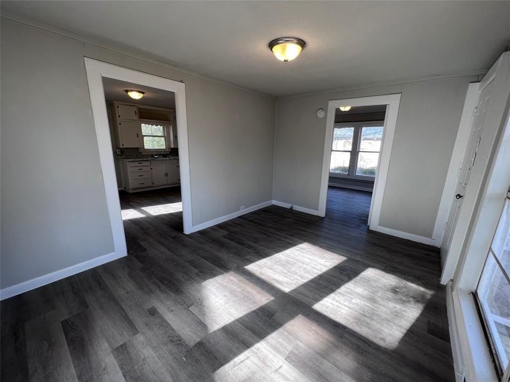 504 Lamar St - Photo 2 of 9