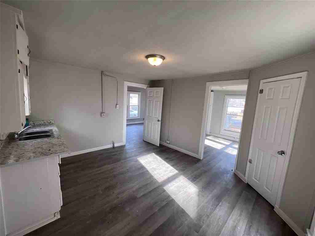 504 Lamar St - Photo 3 of 9