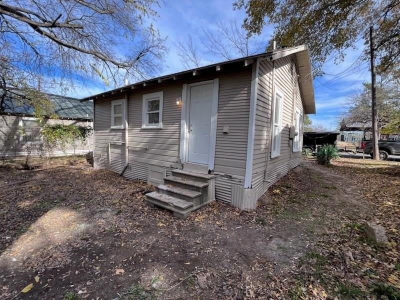 504 Lamar St - Photo 7 of 9