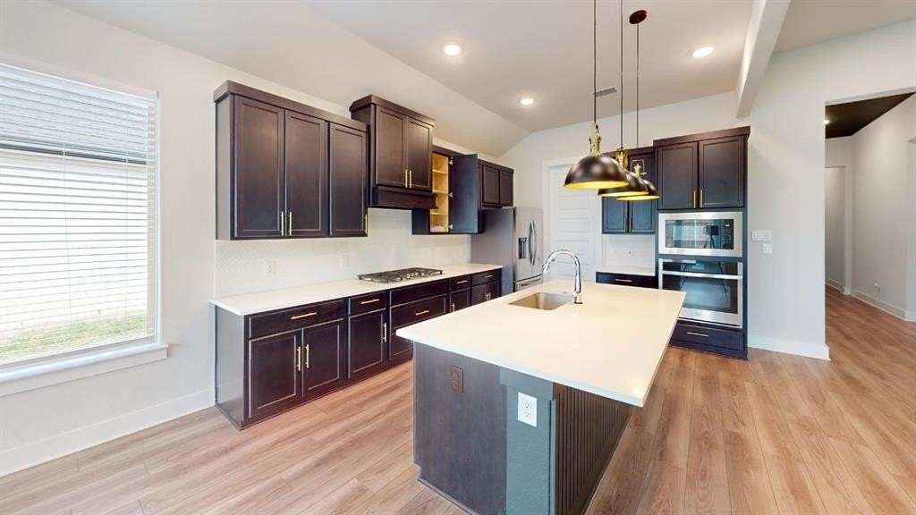 923 Hawthorn Ln - Photo 4 of 29