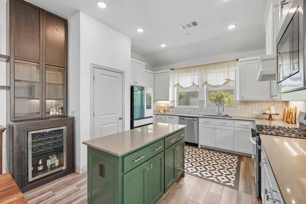 1029 3rd St - Photo 2 of 30