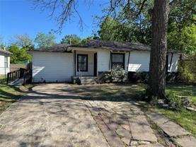 2218 N Farola Dr - Photo 1 of 1