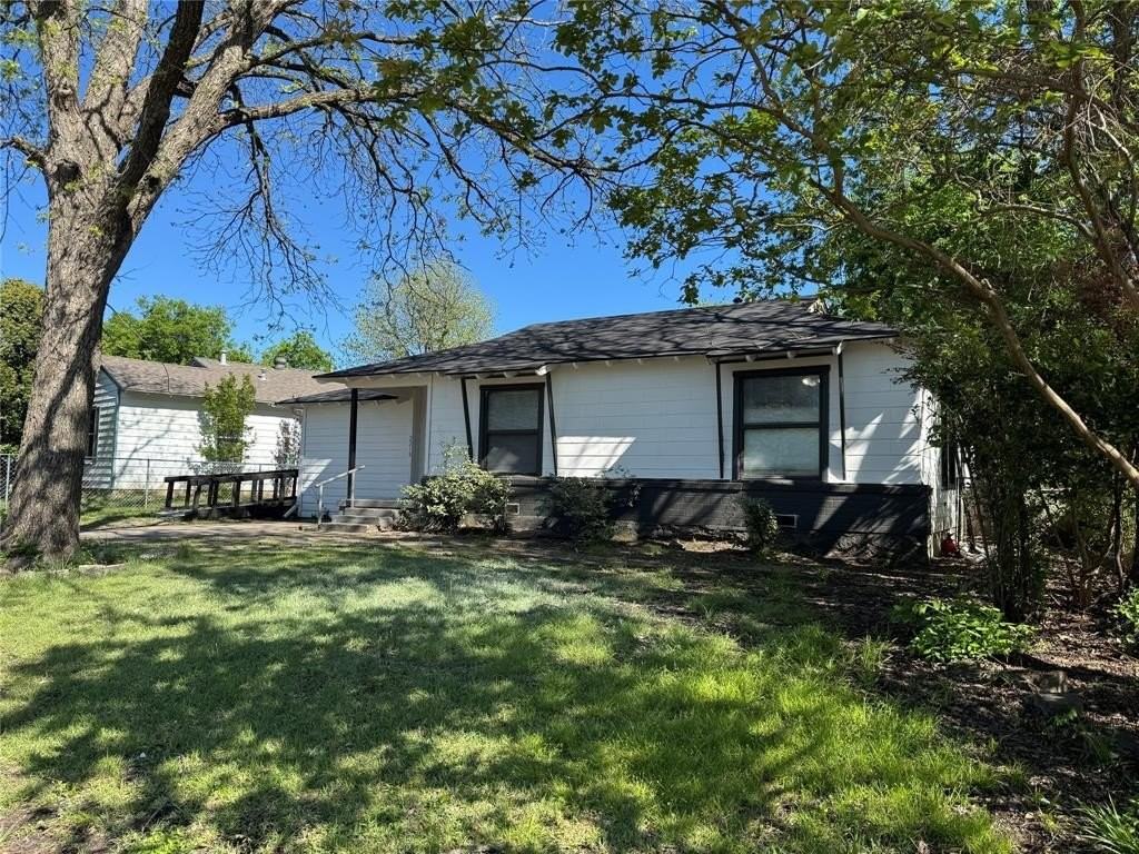 2218 N Farola Dr - Photo 2 of 17