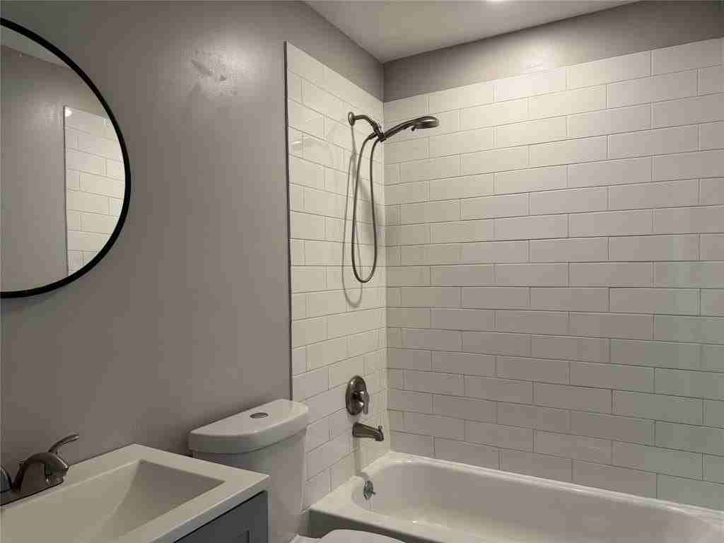 2218 N Farola Dr - Photo 7 of 17