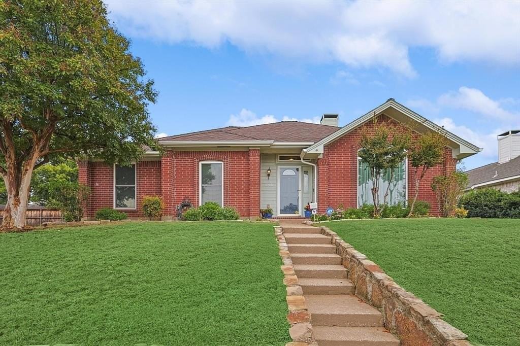 8240 Woodstream Dr - Photo 4 of 40