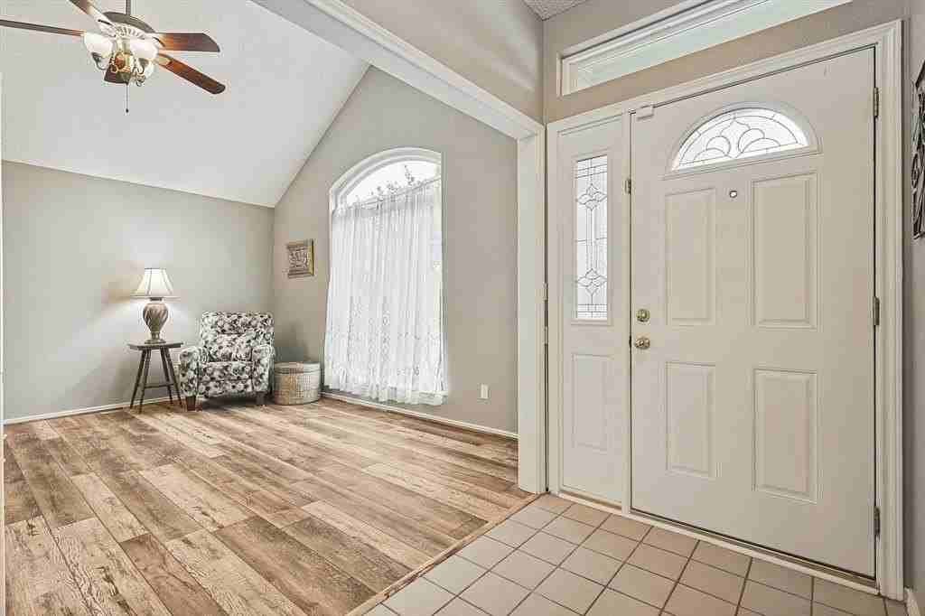 8240 Woodstream Dr - Photo 5 of 40