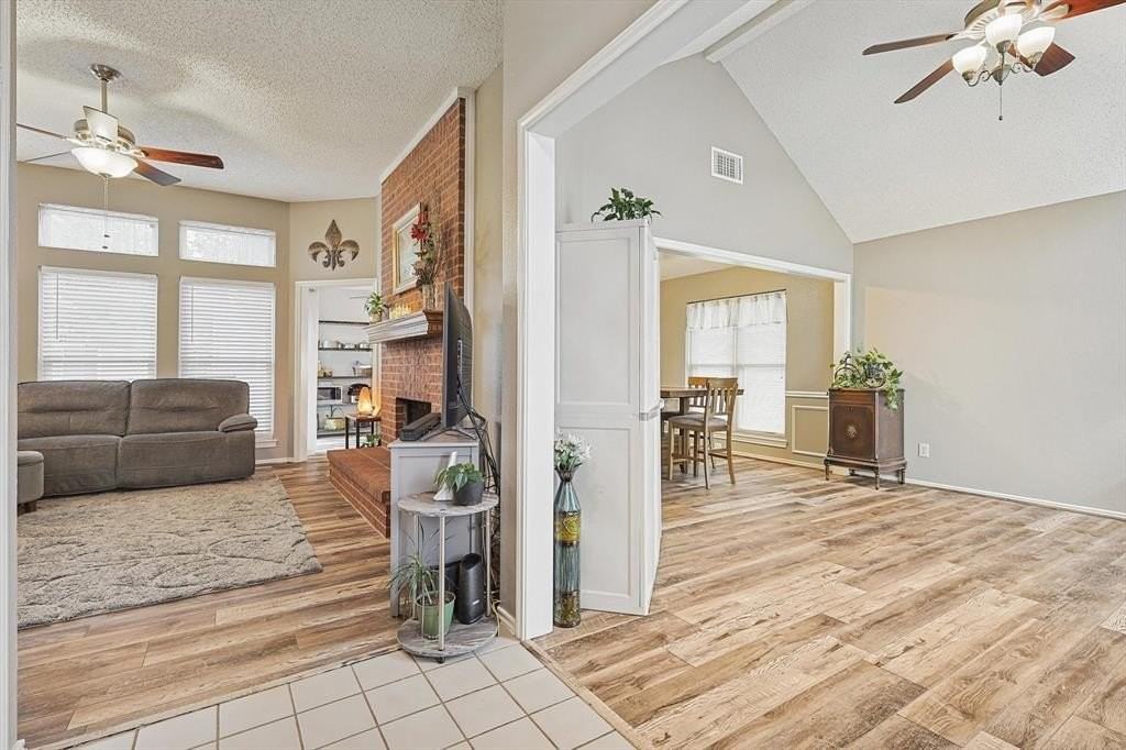 8240 Woodstream Dr - Photo 6 of 40