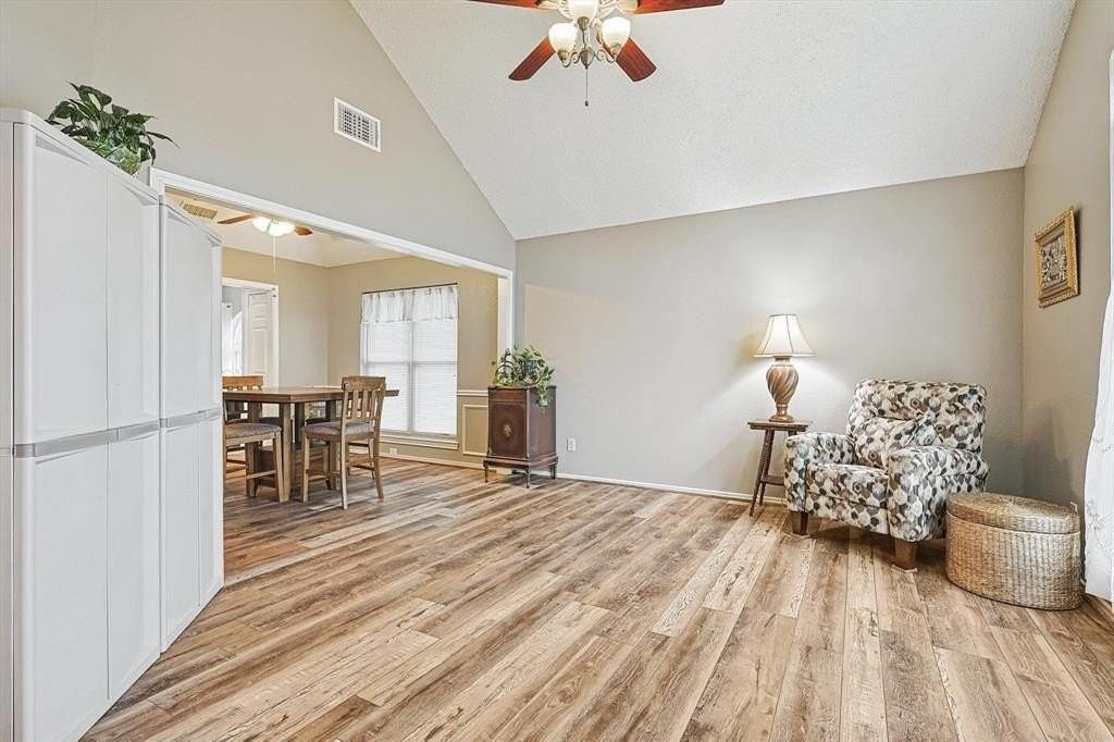 8240 Woodstream Dr - Photo 7 of 40