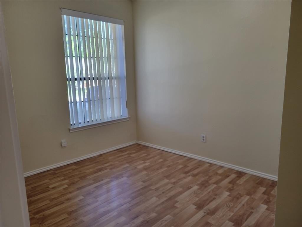 2614 Collins Blvd - Photo 4 of 9