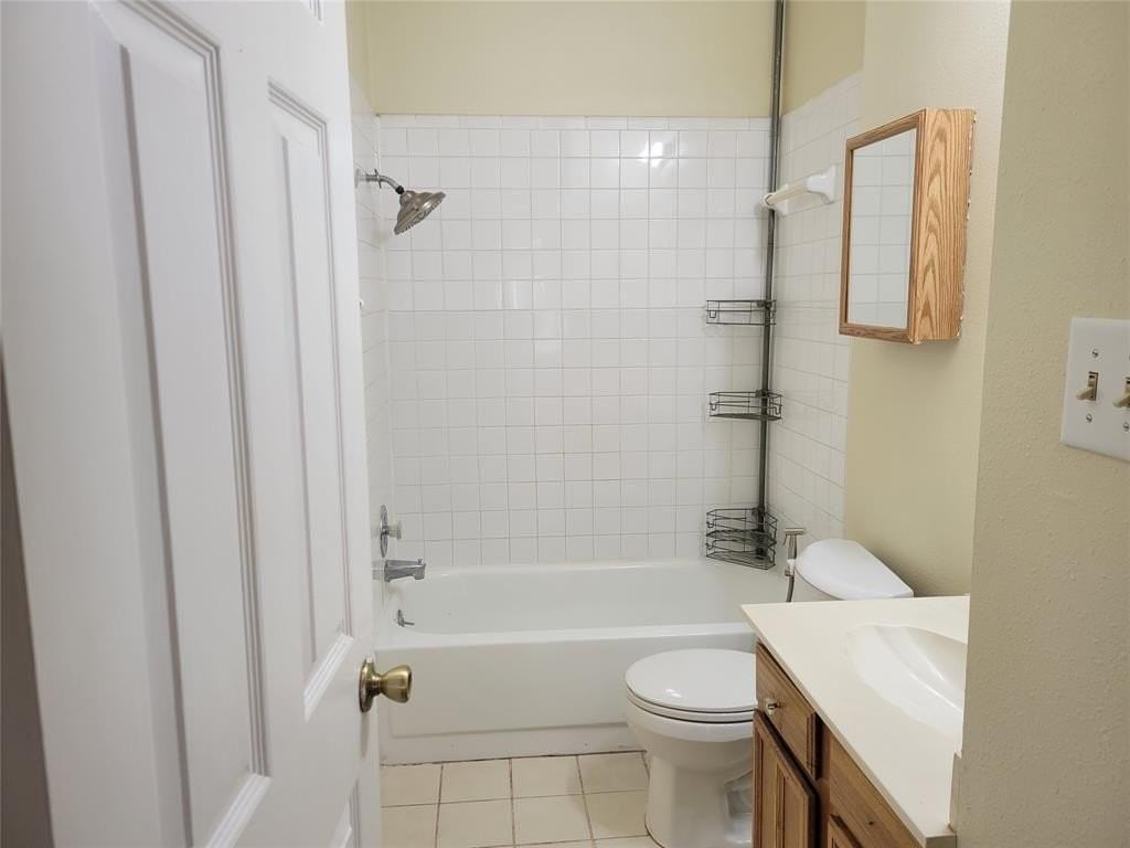 2614 Collins Blvd - Photo 5 of 9