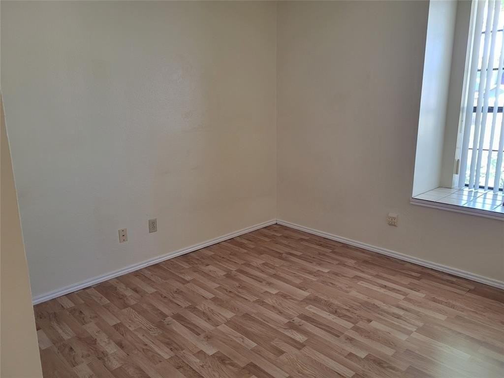 2614 Collins Blvd - Photo 6 of 9