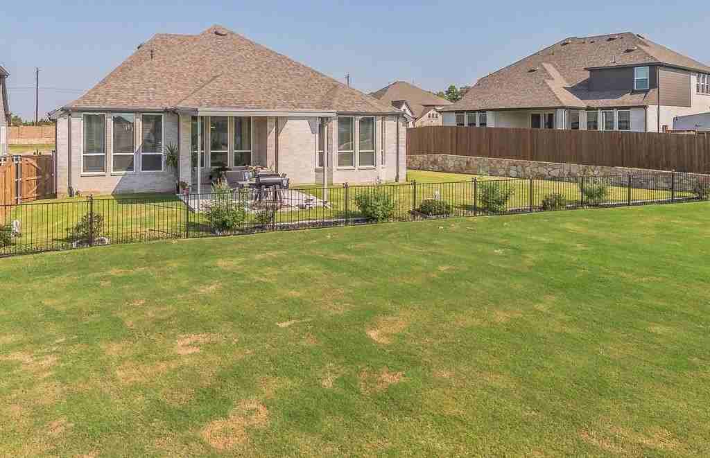 2214 Desmond Dr - Photo 2 of 33