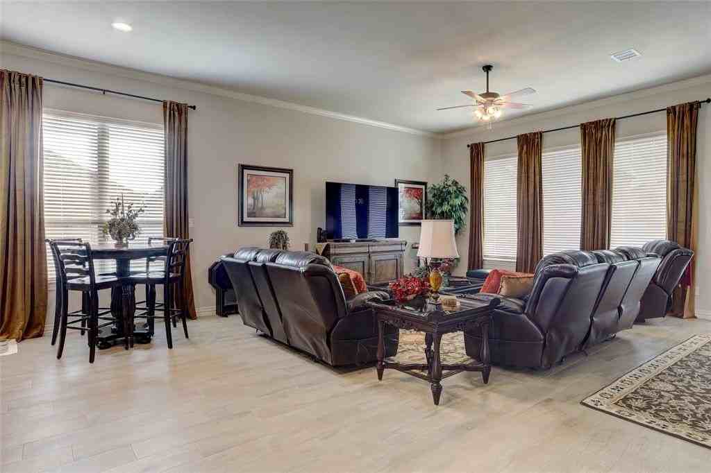 207 Michael Dr - Photo 2 of 19