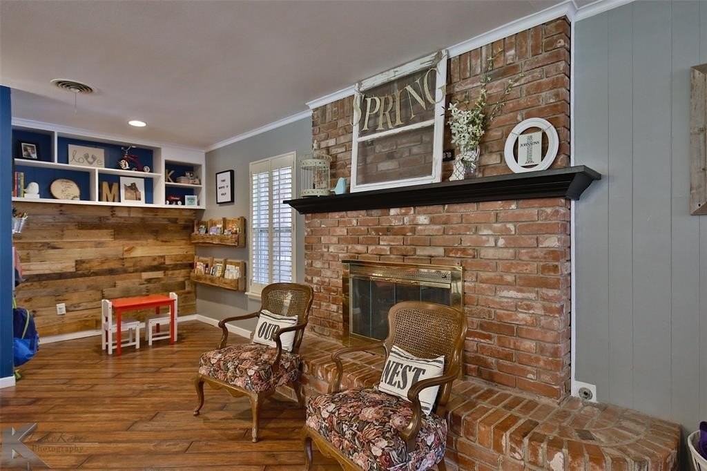 2132 Sylvan Dr - Photo 3 of 40