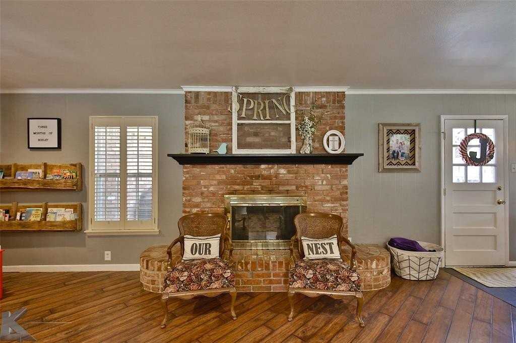 2132 Sylvan Dr - Photo 4 of 40