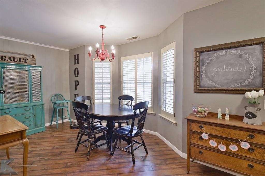 2132 Sylvan Dr - Photo 7 of 40