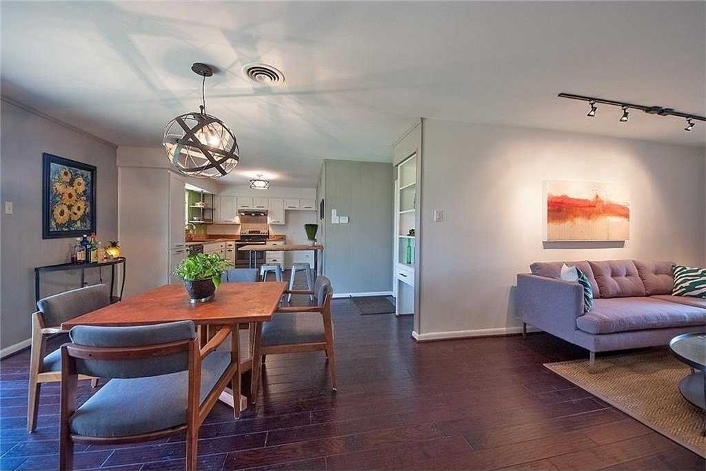 8717 Hackney Ln - Photo 3 of 21