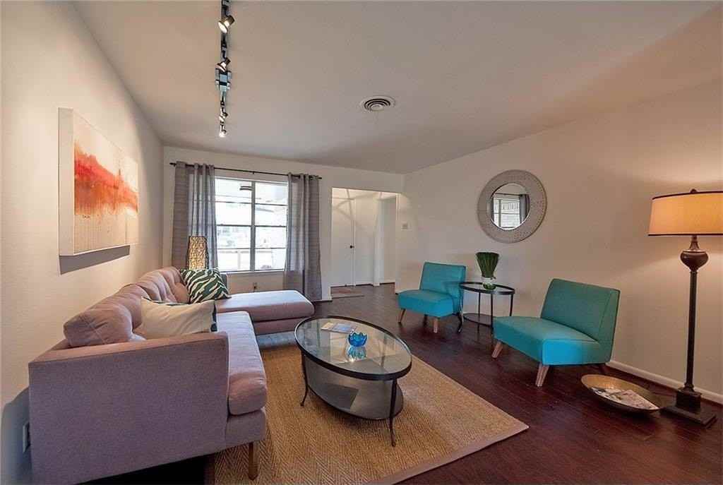 8717 Hackney Ln - Photo 5 of 21