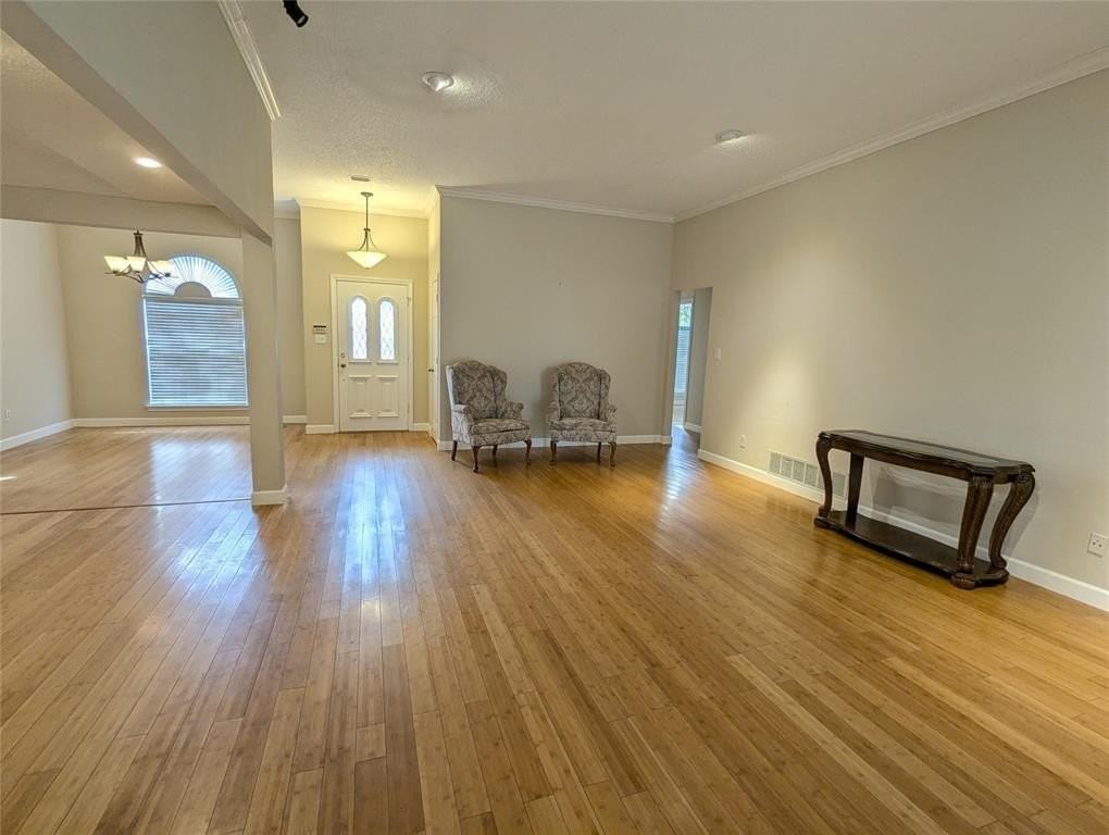 6019 Mapleshade Ln - Photo 3 of 18