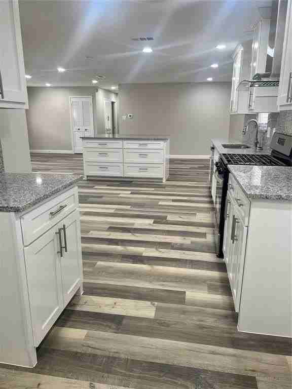 1732 Sheffield Pl - Photo 7 of 14