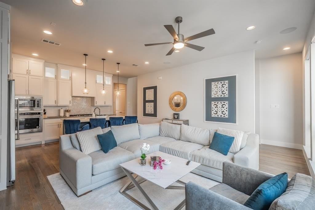 1127 Lavender Rdg - Photo 5 of 33