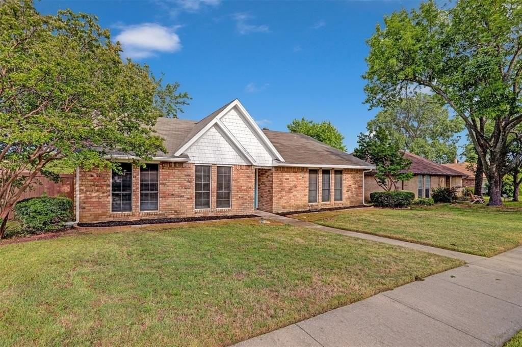 204 Liberty Dr - Photo 2 of 26
