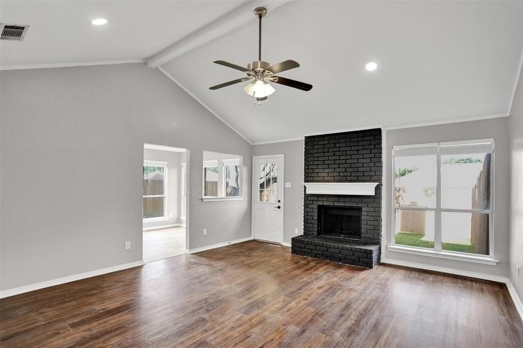 204 Liberty Dr - Photo 4 of 26
