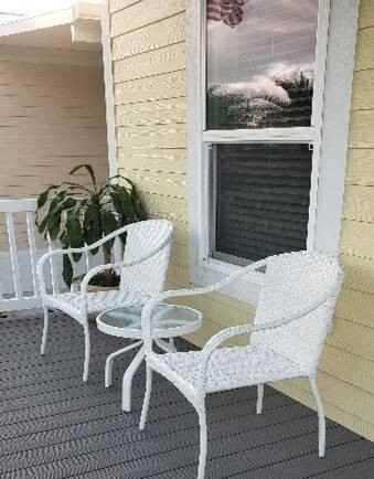 211 Ne Coastal Dr - Photo 2 of 9