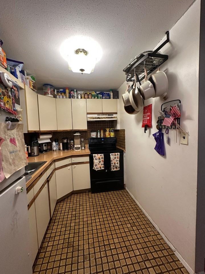 565 Keller Ave - Photo 2 of 4