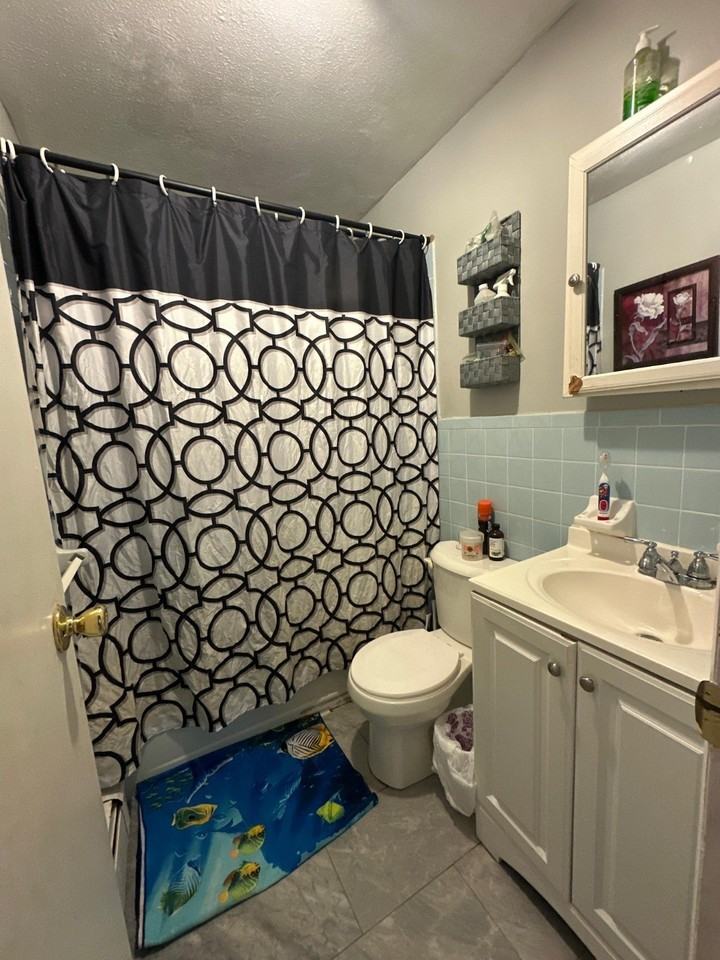 565 Keller Ave - Photo 3 of 4