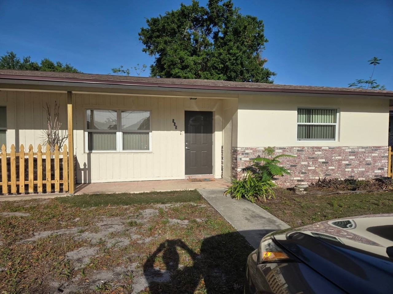 565 Vanguard Ave Nw - Photo 2 of 12