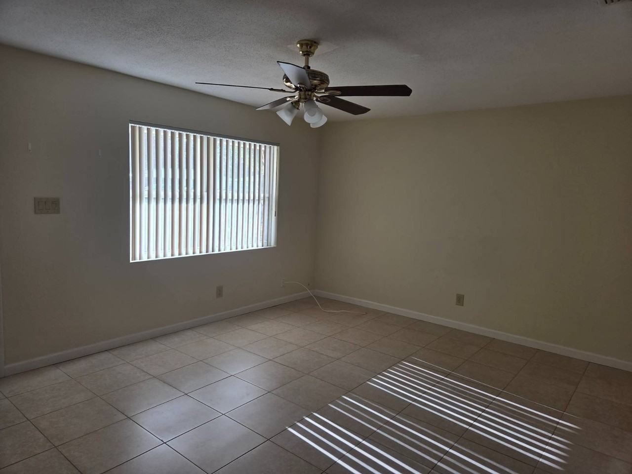 565 Vanguard Ave Nw - Photo 4 of 12