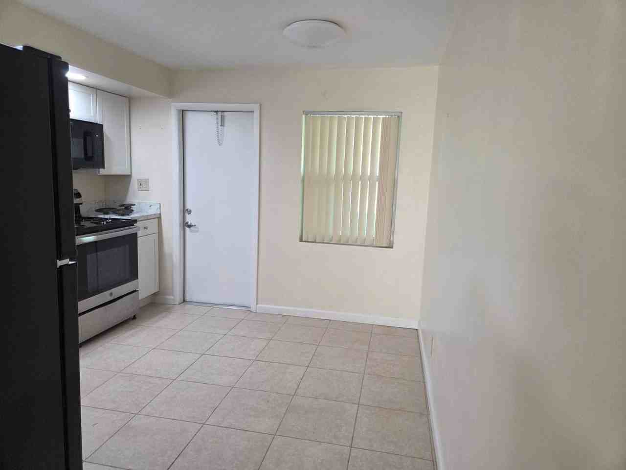 565 Vanguard Ave Nw - Photo 6 of 12