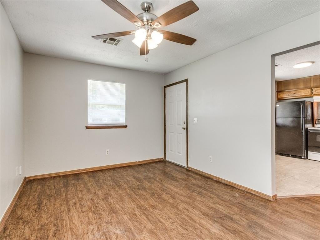 821 Russell Cir Unit 821 - Photo 3 of 16