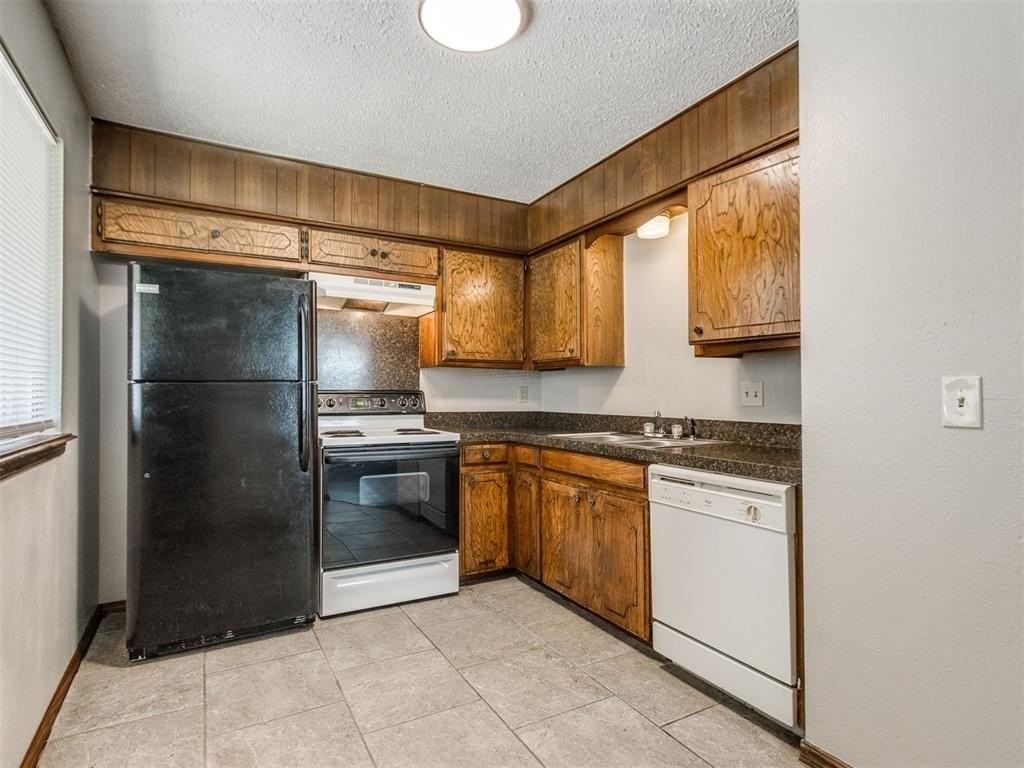 821 Russell Cir Unit 821 - Photo 4 of 16