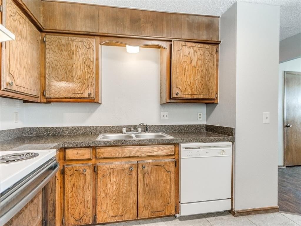 821 Russell Cir Unit 821 - Photo 5 of 16