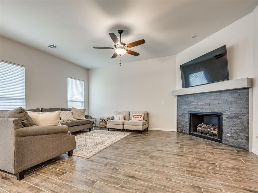 2323 Arcady Ave - Photo 3 of 20