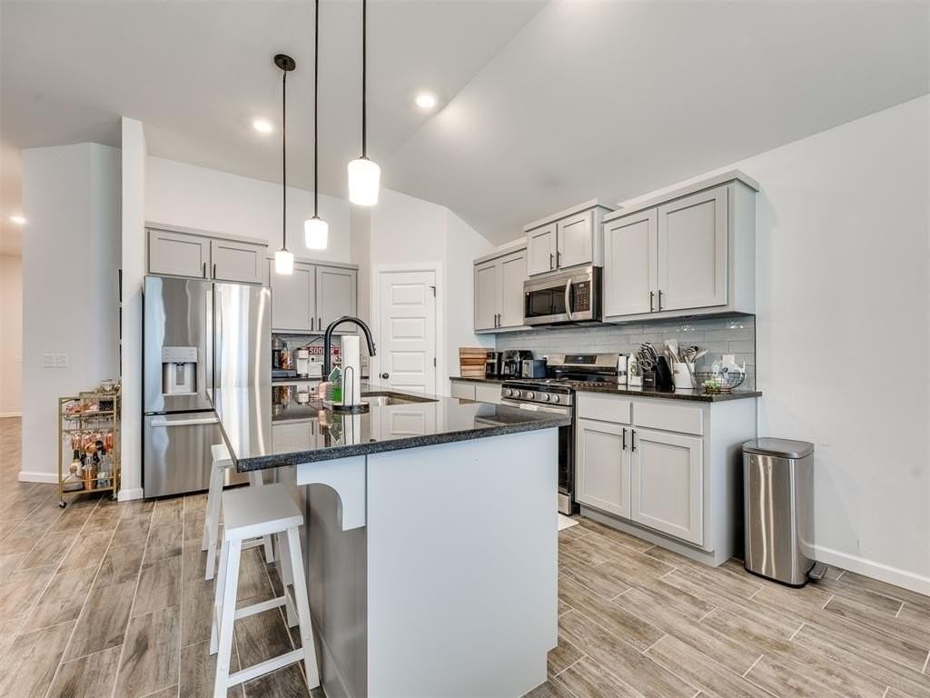 2323 Arcady Ave - Photo 6 of 20