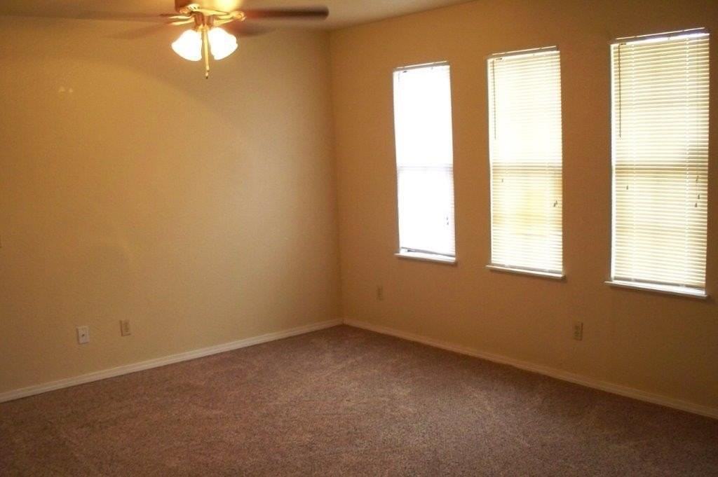 827 Russell Cir Unit 827 - Photo 3 of 18