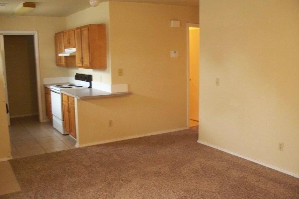 827 Russell Cir Unit 827 - Photo 4 of 18