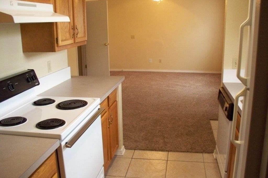 827 Russell Cir Unit 827 - Photo 6 of 18