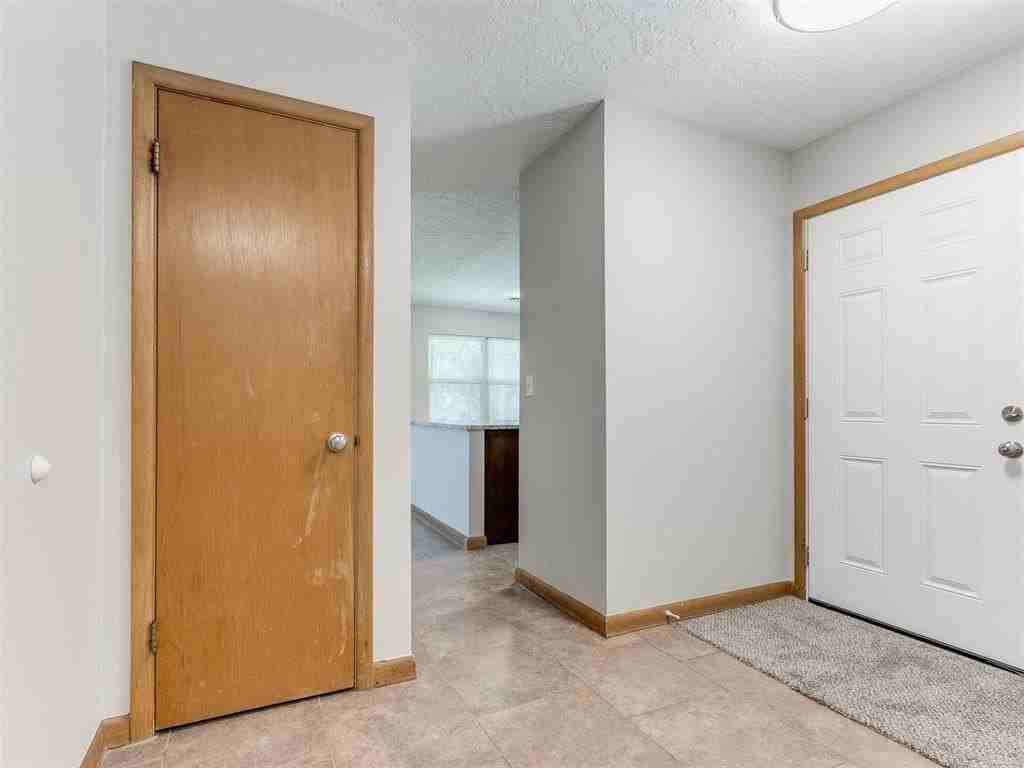 306 S Mercedes Dr - Photo 3 of 22